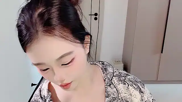 Snapshot of MM-Sally chatting on 01-12-26, 06:09 MM-Sally online show from 01-12-26, 06:09