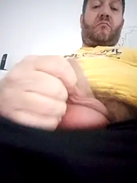 Snapshot of Poseidone76 chatting on 05-18-26, 03:39 Poseidone76 online show from 05-18-26, 03:39