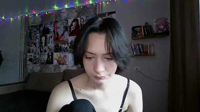 Snapshot of LxayBloom chatting on 01-13-26, 10:08 LxayBloom online show from 01-13-26, 10:08