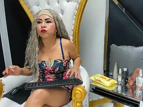 Snapshot of LauraScarlet chatting on 01-12-26, 09:41 LauraScarlet online show from 01-12-26, 09:41