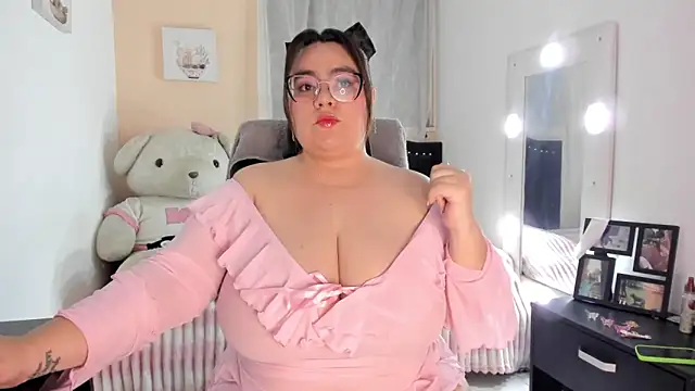 KarlaLannee online show from 05-17-26, 02:33