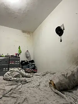 Snapshot of Guianna27 chatting on 01-09-26, 11:44 Guianna27 online show from 01-09-26, 11:44