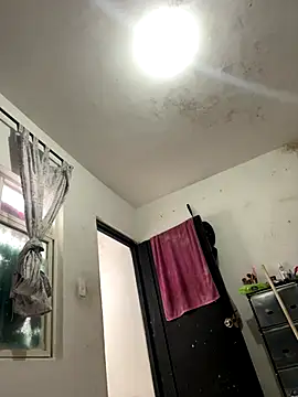 Snapshot of Guianna27 chatting on 01-07-26, 06:35 Guianna27 online show from 01-07-26, 06:35