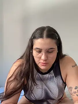 Snapshot of chinaaa2333 chatting on 02-10-26, 01:43 chinaaa2333 online show from 02-10-26, 01:43