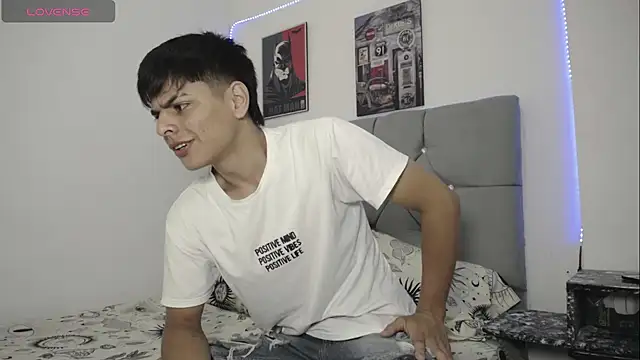 Loganjhonson19 online show from 01-08-26, 02:17