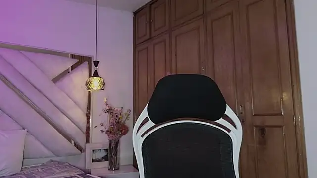 mia gatesvg online show from 02-26-26, 03:50