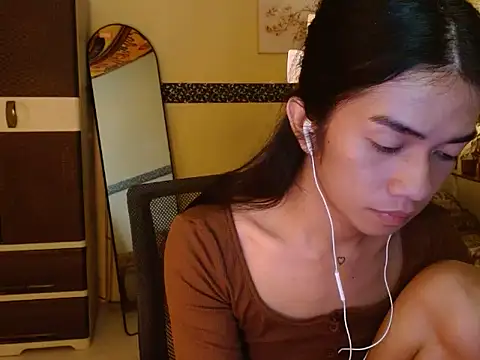 Snapshot of EnviousMaddie chatting on 05-10-26, 06:21 EnviousMaddie online show from 05-10-26, 06:21