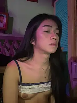 Snapshot of EnviousMaddie chatting on 04-16-26, 12:28 EnviousMaddie online show from 04-16-26, 12:28