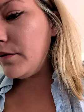 Snapshot of Pxetiteblonde1 chatting on 07-15-26, 10:33 Pxetiteblonde1 online show from 07-15-26, 10:33