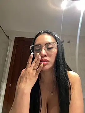 nataliia queen  online show from 04-28-26, 02:27