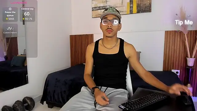 Snapshot of Julian_Dark_ chatting on 02-06-26, 04:30 Julian Dark online show from 02-06-26, 04:30