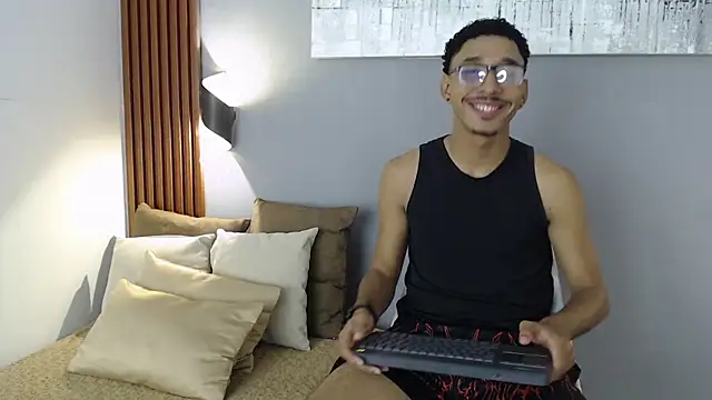 Snapshot of Julian_Dark_ chatting on 02-13-26, 04:23 Julian Dark online show from 02-13-26, 04:23