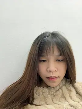 Snapshot of Lyli-122 chatting on 01-12-26, 10:22 Lyli-122 online show from 01-12-26, 10:22