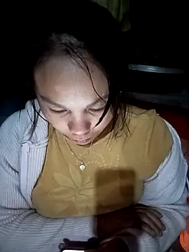 Snapshot of vanvan005 chatting on 02-19-26, 12:24 vanvan005 online show from 02-19-26, 12:24