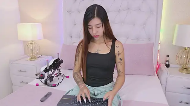 VioletFroost online show from 01-11-26, 12:12