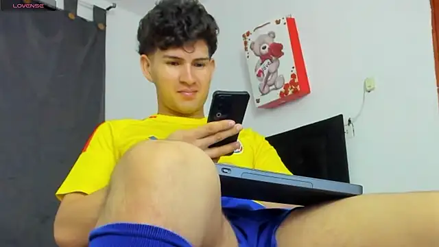 camilo model online show from 04-03-26, 07:15