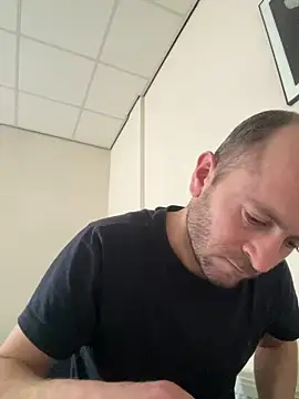 Majestik1 online show from 03-25-26, 10:36