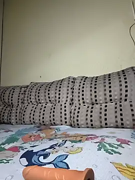 Larissinha015 online show from 03-13-26, 01:21