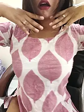 Hot Twinkle online show from 04-30-26, 07:48