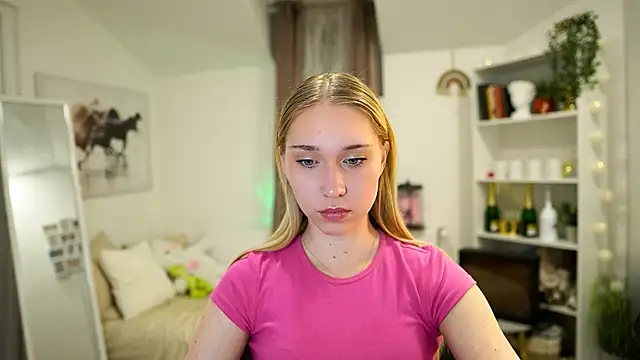 MilaBunny2000 online show from 03-13-26, 09:25