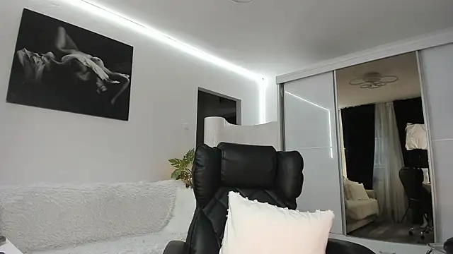 Ivy Bellee online show from 04-02-26, 05:25