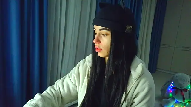 Snapshot of Vlada_Elfie chatting on 02-21-26, 04:09 Vlada Elfie online show from 02-21-26, 04:09