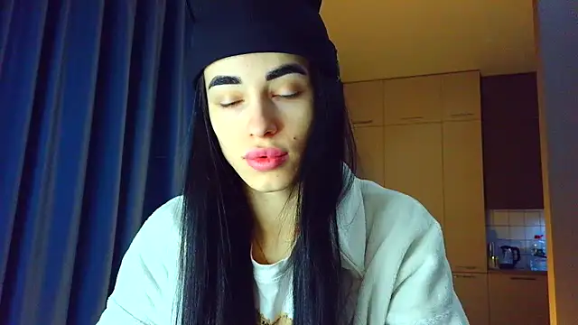 Snapshot of Vlada_Elfie chatting on 01-18-26, 03:37 Vlada Elfie online show from 01-18-26, 03:37