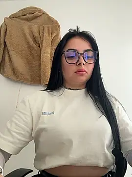 Snapshot of Mia__Bloom chatting on 01-10-26, 02:45 Mia Bloom online show from 01-10-26, 02:45