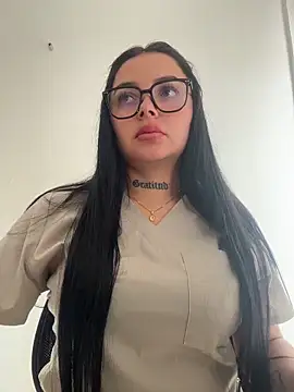 Mia  Bloom online show from 05-06-26, 12:31