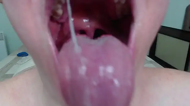 Snapshot of _Sweet_Dream_ chatting on 03-19-25, 06:12  Sweet Dream  online show from 03-19-25, 06:12