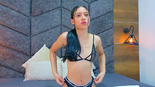 Snapshot of AmberStonne__ chatting on 02-13-26, 02:55 AmberStonne online show from 02-13-26, 02:55