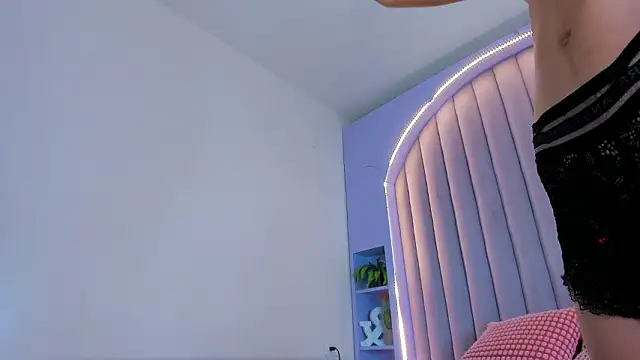 Snapshot of AmberStonne__ chatting on 02-20-26, 06:26 AmberStonne online show from 02-20-26, 06:26