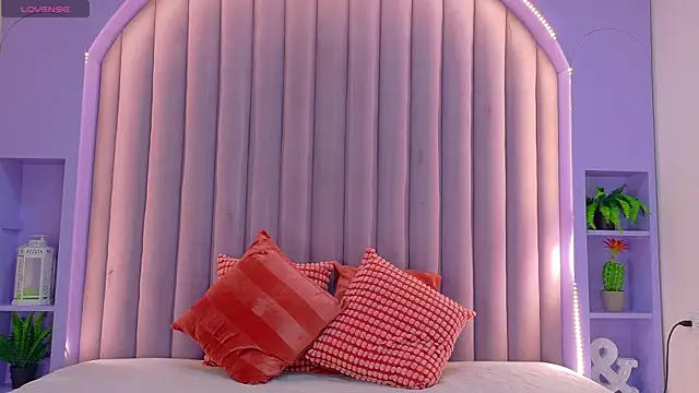 Snapshot of AmberStonne__ chatting on 04-07-26, 02:46 AmberStonne online show from 04-07-26, 02:46