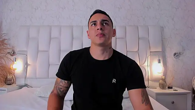 Snapshot of MassimoCo_ chatting on 02-24-26, 09:04 MassimoCo online show from 02-24-26, 09:04