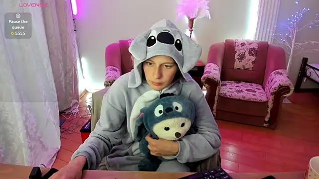 Lily Viola online show from 04-09-26, 04:02