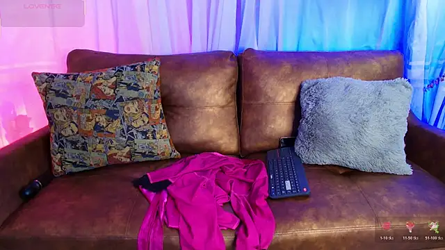 Snapshot of _ttaylor_ chatting on 01-19-26, 12:53 ttaylor online show from 01-19-26, 12:53