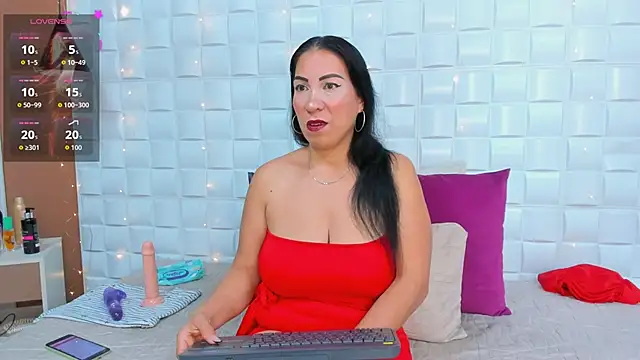 Snapshot of AmberJoyMilf chatting on 05-05-26, 12:08 AmberJoyMilf online show from 05-05-26, 12:08