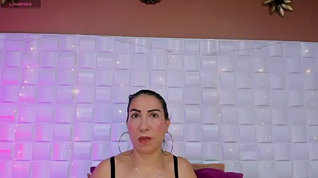 Snapshot of AmberJoyMilf chatting on 05-30-26, 04:34 AmberJoyMilf online show from 05-30-26, 04:34