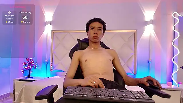 Zayn tay online show from 01-08-26, 07:31