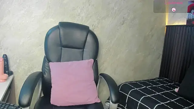 Snapshot of tanisha__lux chatting on 03-04-26, 10:17 tanisha lux online show from 03-04-26, 10:17