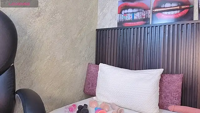 tanisha  lux online show from 05-25-26, 03:06
