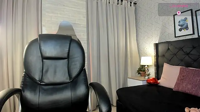 Snapshot of tanisha__lux chatting on 03-27-26, 10:33 tanisha lux online show from 03-27-26, 10:33