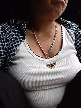 Snapshot of Agnes-baby chatting on 06-26-26, 11:32 Agnes-baby online show from 06-26-26, 11:32