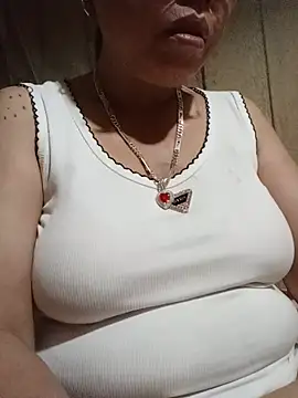 Snapshot of Agnes-baby chatting on 06-25-26, 10:59 Agnes-baby online show from 06-25-26, 10:59
