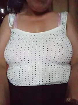 Snapshot of Agnes-baby chatting on 06-12-26, 10:24 Agnes-baby online show from 06-12-26, 10:24