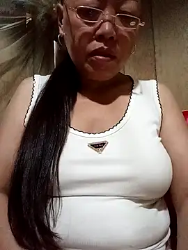 Snapshot of Agnes-baby chatting on 06-06-26, 10:37 Agnes-baby online show from 06-06-26, 10:37