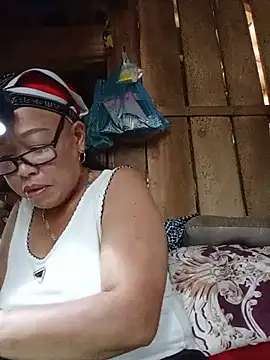Snapshot of Agnes-baby chatting on 07-17-26, 02:42 Agnes-baby online show from 07-17-26, 02:42
