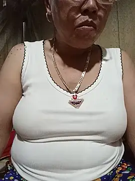 Snapshot of Agnes-baby chatting on 06-27-26, 11:38 Agnes-baby online show from 06-27-26, 11:38