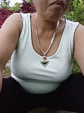 Snapshot of Agnes-baby chatting on 06-26-26, 11:27 Agnes-baby online show from 06-26-26, 11:27