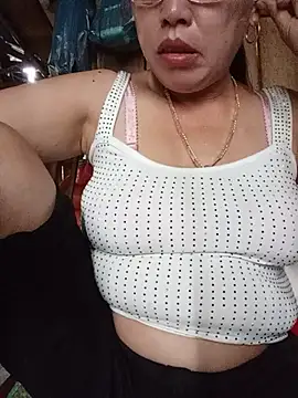 Snapshot of Agnes-baby chatting on 06-29-26, 02:18 Agnes-baby online show from 06-29-26, 02:18